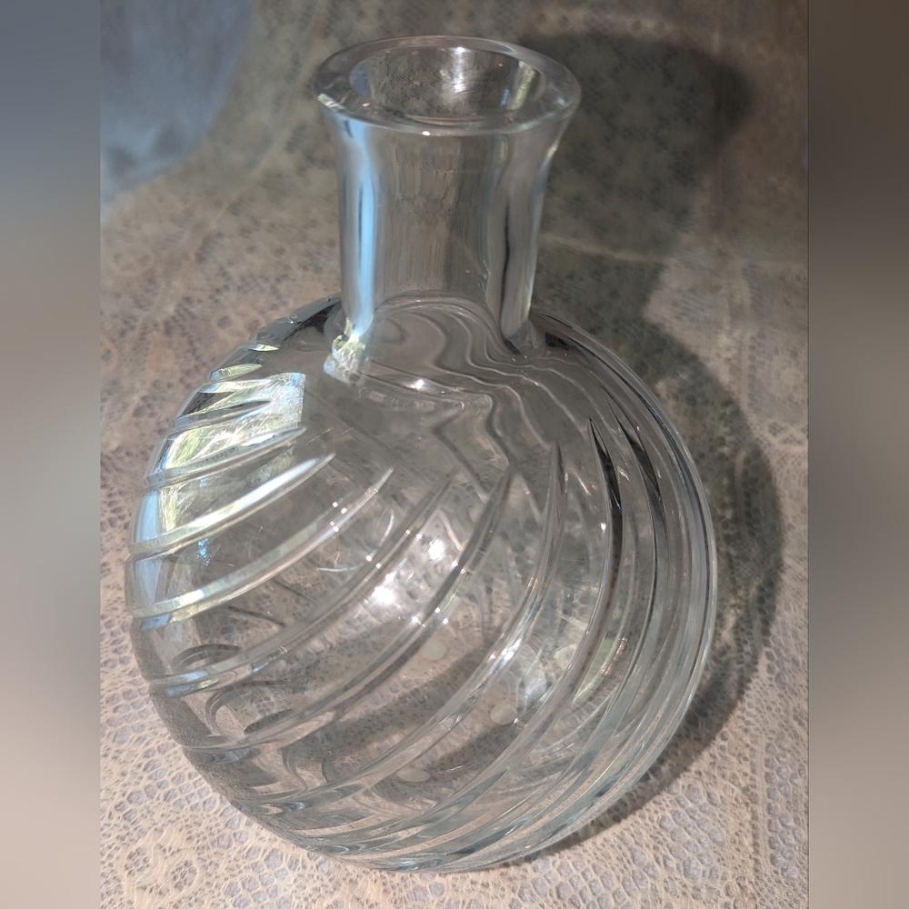 Baccarat crystal Cyclades flower vase .